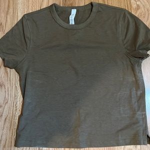 Lululemon crop top.